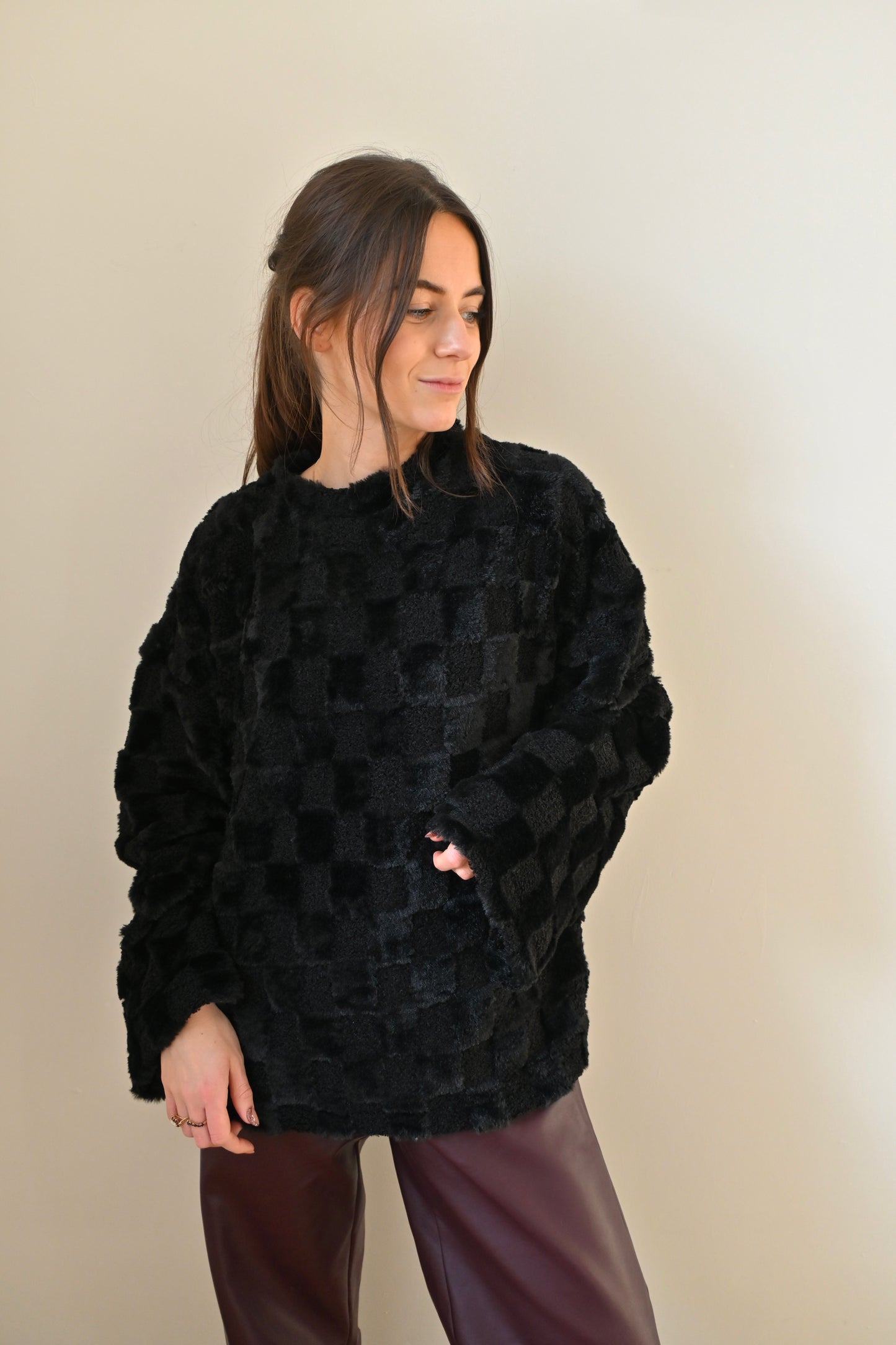 Checked sweater - black