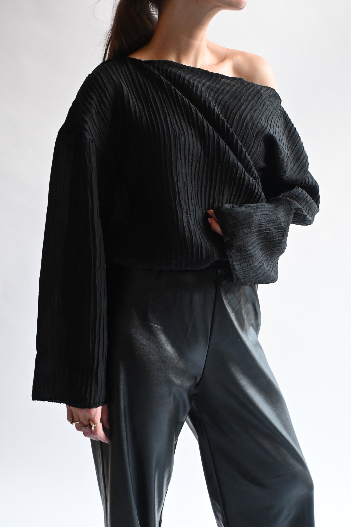 off-shoulder top - black